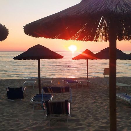 דירות איגלסיאס Casa Vacanze Lo Specchio מראה חיצוני תמונה