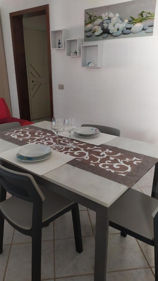 דירות איגלסיאס Casa Vacanze Lo Specchio מראה חיצוני תמונה