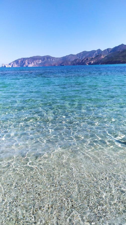 דירות איגלסיאס Casa Vacanze Lo Specchio מראה חיצוני תמונה