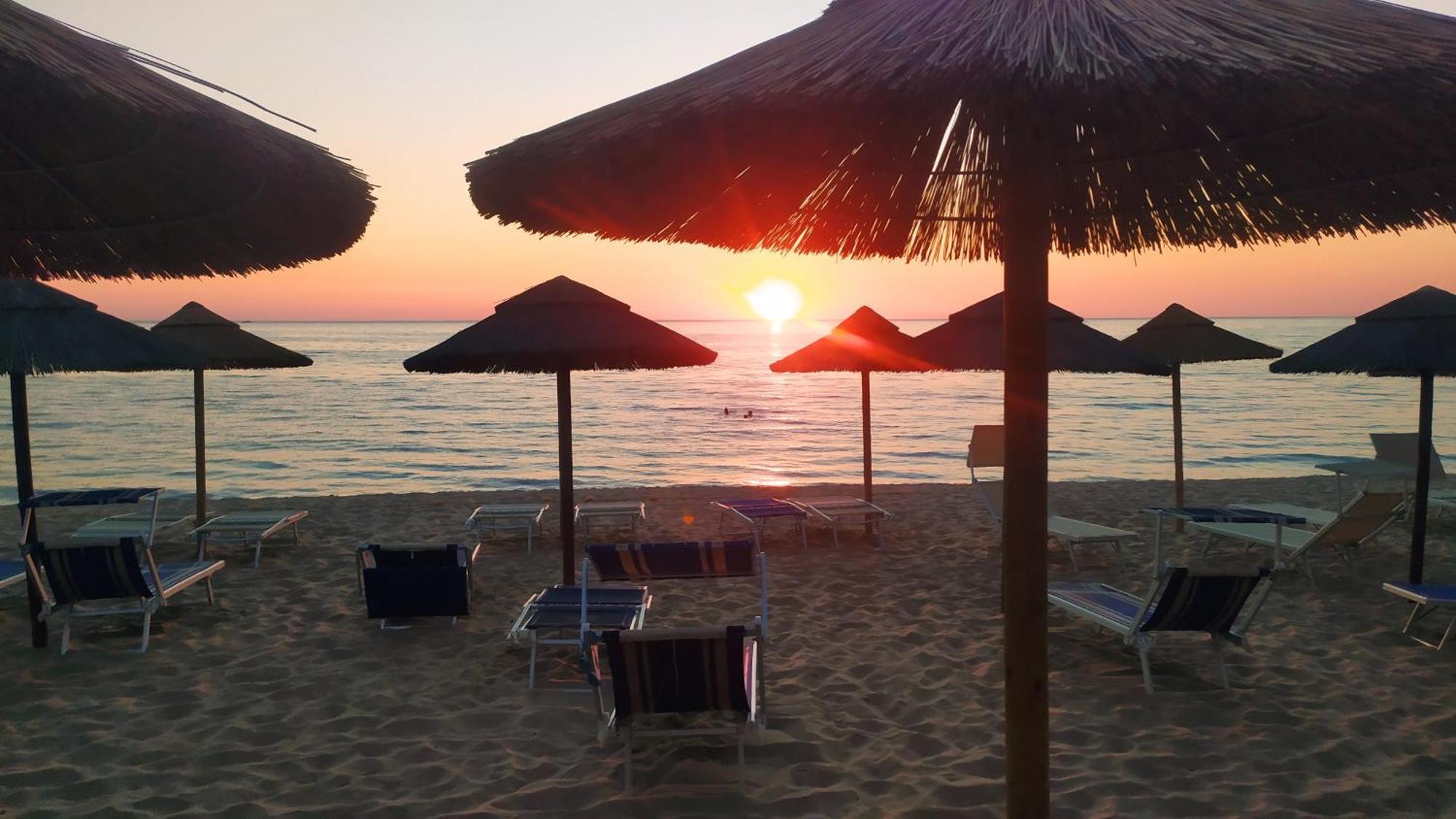 דירות איגלסיאס Casa Vacanze Lo Specchio מראה חיצוני תמונה